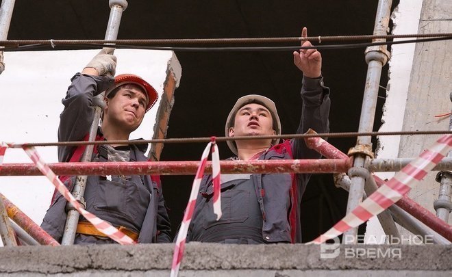 В России могут запретить нелегальным мигрантам переводить деньги, водить авто и покупать недвижимость