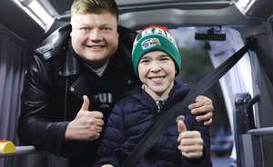 Фронтмен сериала «Тот самый мент» Максим Назаров стал героем видеошоу «Социальное такси» в Казани