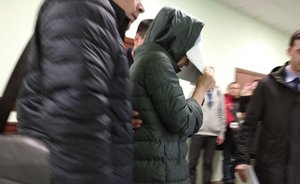 Мать, подозреваемая в нападении на близнецов с ножом, не признает свою вину