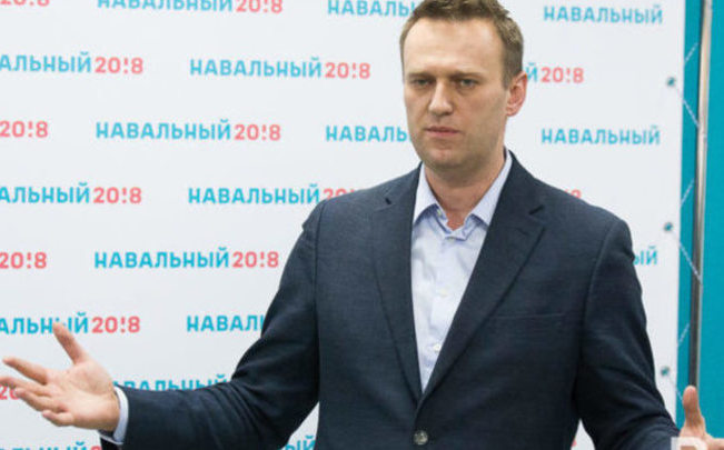 Медведев отказался комментировать вопрос о нападках «проходимца» Навального