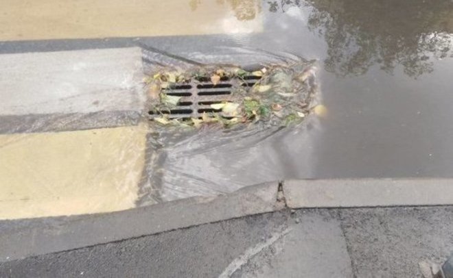 В Казани в местах подтоплений усилили очистку дождеприемников