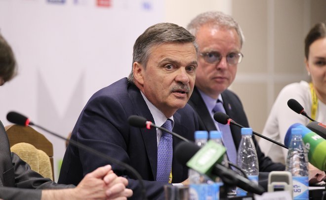 Глава IIHF Фазель попросил прощения за совместное фото с Лукашенко