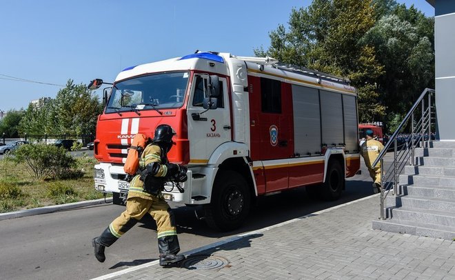 В Бугульминском районе РТ загорелась сухая трава и камыш на площади 300 кв. метров