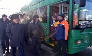 Рустам Минниханов проехал по Казани на новом троллейбусе