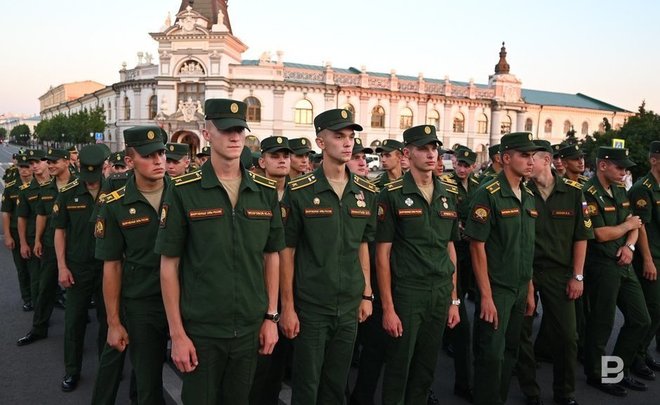 В России хотят сохранить существующий срок службы в армии