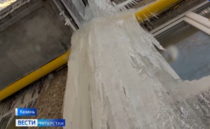 Потоп в квартирах пятиэтажки в Казани: жильцы винят УК, та — жильцов сверху