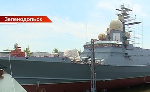 В Зеленодольске спустили на воду ракетный корабль «Туча» — видео