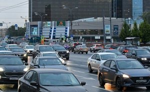 В Казани у моста «Миллениум» образовалась пробка в километр