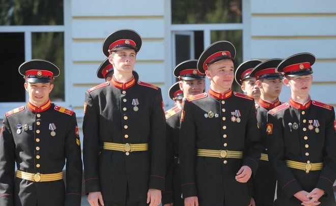 В довузовские организации Минобороны продлили прием документов для поступления