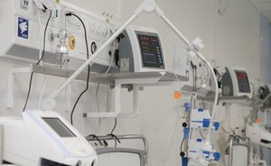 Главное о коронавирусе на 13 июля: медоборудование за вакцинацию в Якутии, заражения двумя штаммами сразу