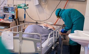 За неделю заболеваемость COVID-19 в мире снизилась на треть