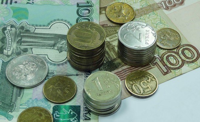В России могут повысить МРОТ до 12 130 рублей