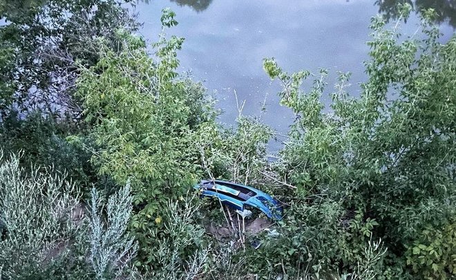 В Пестречинском районе Татарстана машина съехала в Мешу, водитель и пассажир — погибли