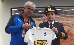 Стадион в Екатеринбурге встретил летчиков А321 овациями