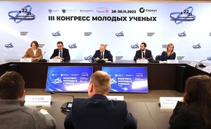 Президент России поддержал идею о продлении статуса молодого ученого в декрете
