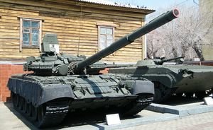 В Омске установили рекорд по буксированию гусеничной машиной семи танков Т-80