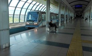 В Казанском метро на рельсы перед поездом бросилась пожилая женщина