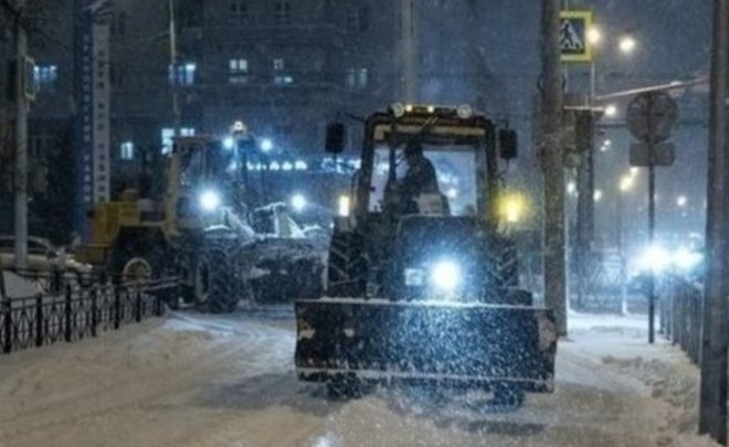 Ночью в Казани в уборке снега задействуют 388 единиц техники
