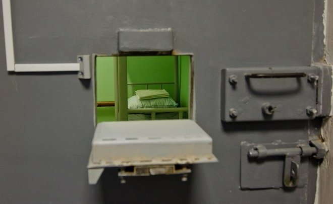 В Казани суд отправил в колонию грабителя, отобравшего у пенсионерки продукты и 6 тысяч рублей