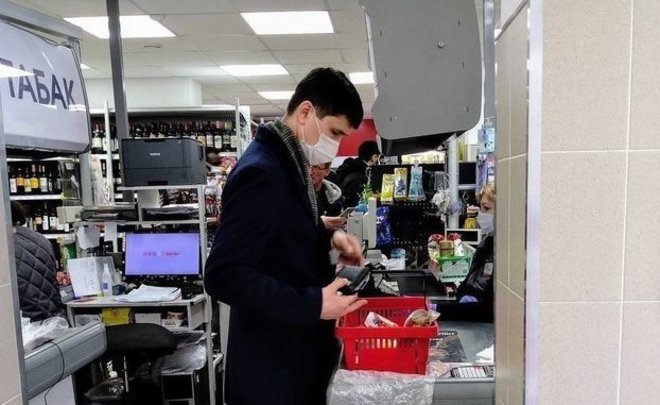 Российские магазины могут обязать предоставлять покупателям маски
