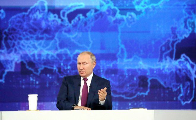 Владимир Путин начал прямую линию и пресс-конференцию
