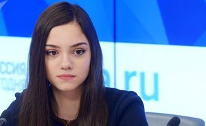 Медведева не позволила поцеловать себя болельщику ЦСКА (Видео)