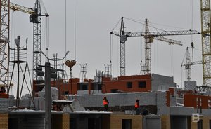 В Челнах на стройплощадке с высоты сорвалась балка