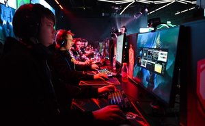 Часть россиян планируют провести новогоднюю ночь за видеоиграми и просмотром стримов