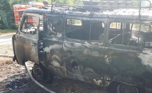 В Казани на Оренбургском тракте сгорел автомобиль УАЗ «буханка»