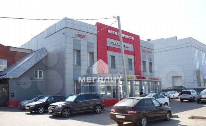 В Казани на Горьковском шоссе продают двухэтажное здание с магазином автозапчастей