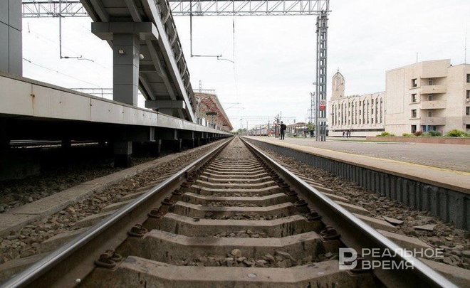 В Набережных Челнах столкнулись мотовоз и легковушка