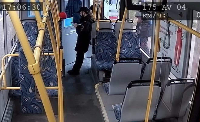 В Казани экипаж автобуса вернул матери потерявшегося ребенка