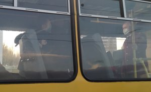 «От них вред один, дышать трудно» — в Нижнекамске устроили показательную охоту на пассажиров без масок