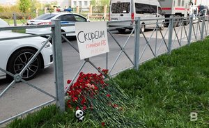 В Казани у гимназии №175 организовали уже третий стихийный мемориал