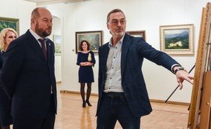 В Челнах открылась выставка художника Никаса Сафронова