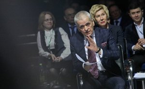 Депутаты и сенаторы отреагировали на предложение Онищенко сократить новогодние выходные