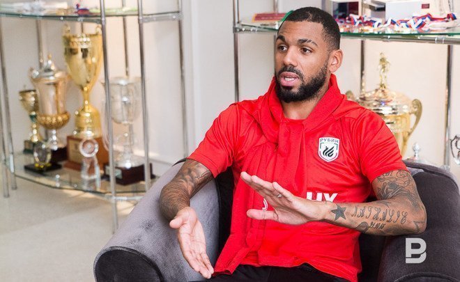 Экс-игрок «Рубина» купил 15 тысяч медицинских масок больнице Сент-Этьена