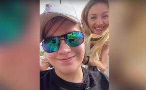 Бьюти-блогер Алина @missrisovski Гималтдинова провела мастер-класс пассажирке «Социального такси» в Казани