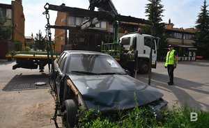 С улиц Казани эвакуируют семь машин — среди них Mercedes-Benz