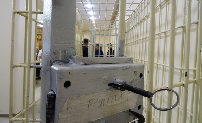 Избивший задержанного полицейский приговорен судом к четырехлетнему условному сроку