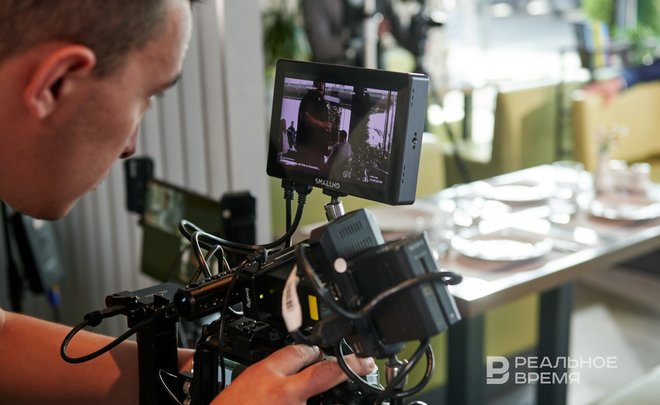 «Люди специально приходили, и мы их показывали»: ТНВ завершил съемки ситкома на АЗС