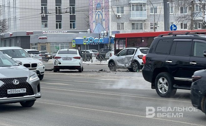 В аварии на улице Ершова в Казани пострадали два человека