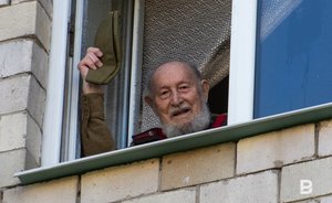 В Казани проходит акция «Парад у дома ветерана»