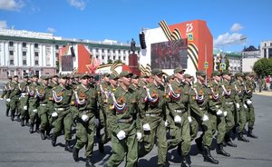 Началось торжественное прохождение войск Казанского гарнизона на параде Победы