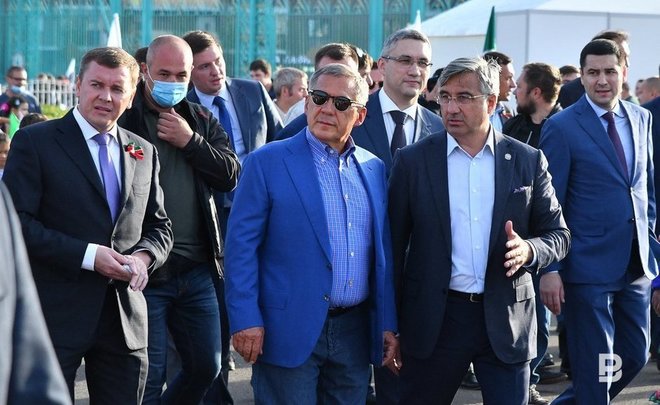 Минниханов посетил праздничные соревнования на казанском ипподроме