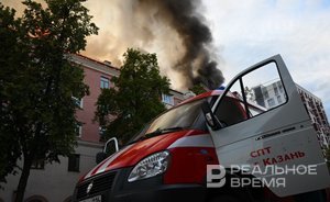 В Казани устанавливают причину крупного пожара в жилом доме на улице Чехова
