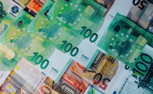 Курс евро опустился до 74 рублей впервые с марта 2020 года