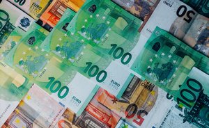 После возобновления торгов доллар выше 86 рублей, евро — 99,99 рубля