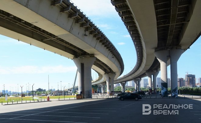 В казанском парке «Урам» под «Миллениумом» стирают граффити