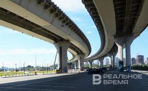 В казанском парке «Урам» под «Миллениумом» стирают граффити